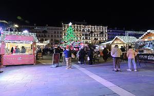 2025 11 28 TOULON EN SOIREE -  LE PORT ET ILLUMINATIONS VILLE (36)